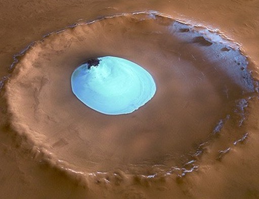 Wassereis im Krater